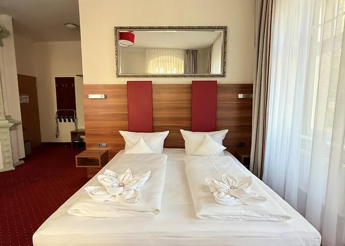 Schwibbogen Altstadt & فندق 3*